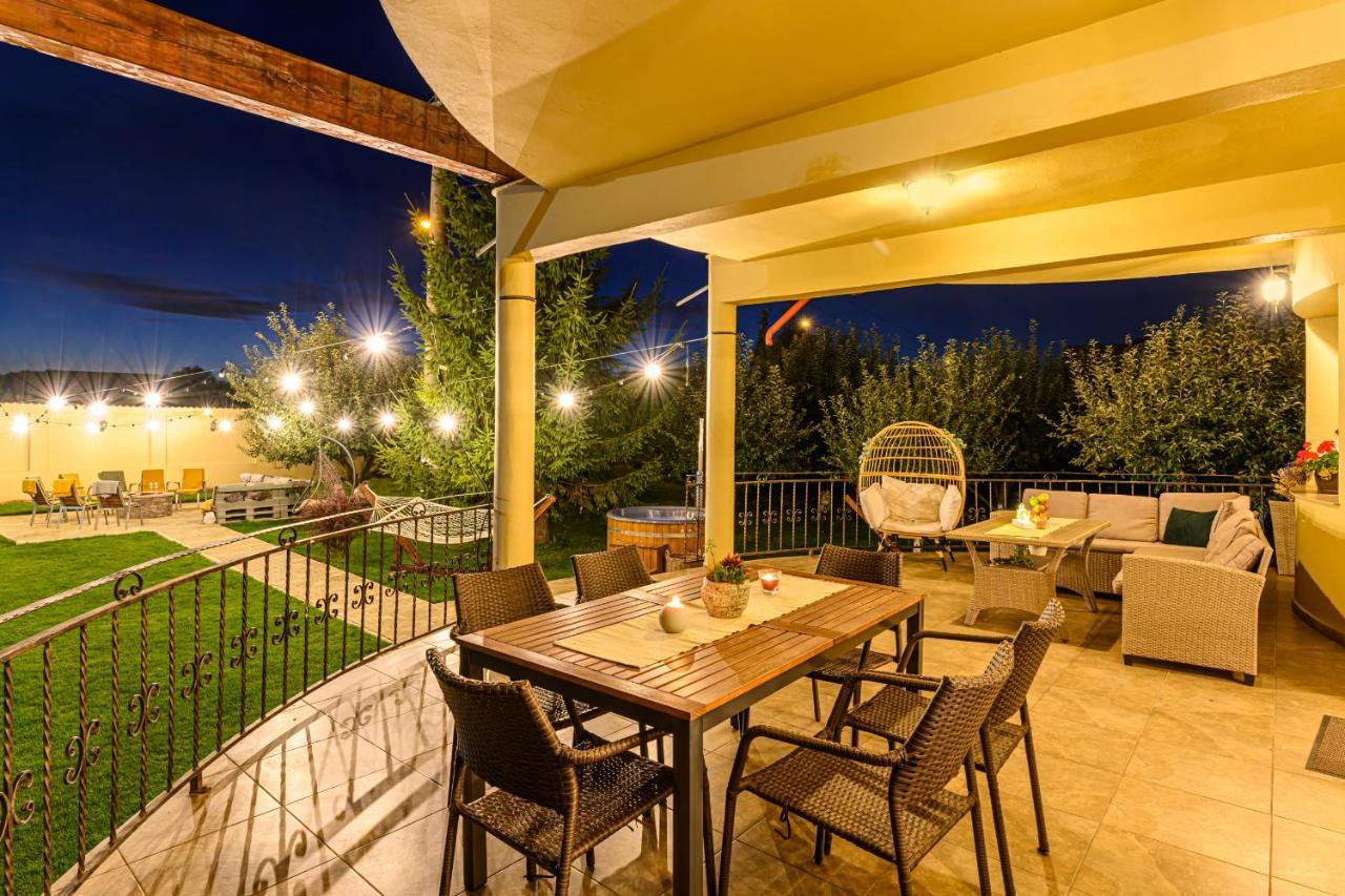 Orchard Villa Brasov Exterior photo