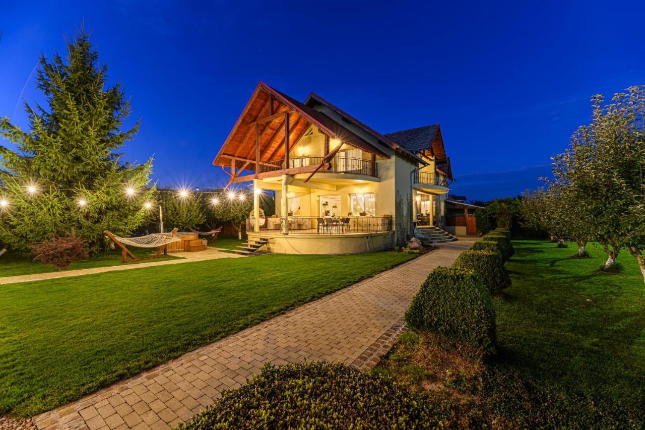 Orchard Villa Brasov Exterior photo