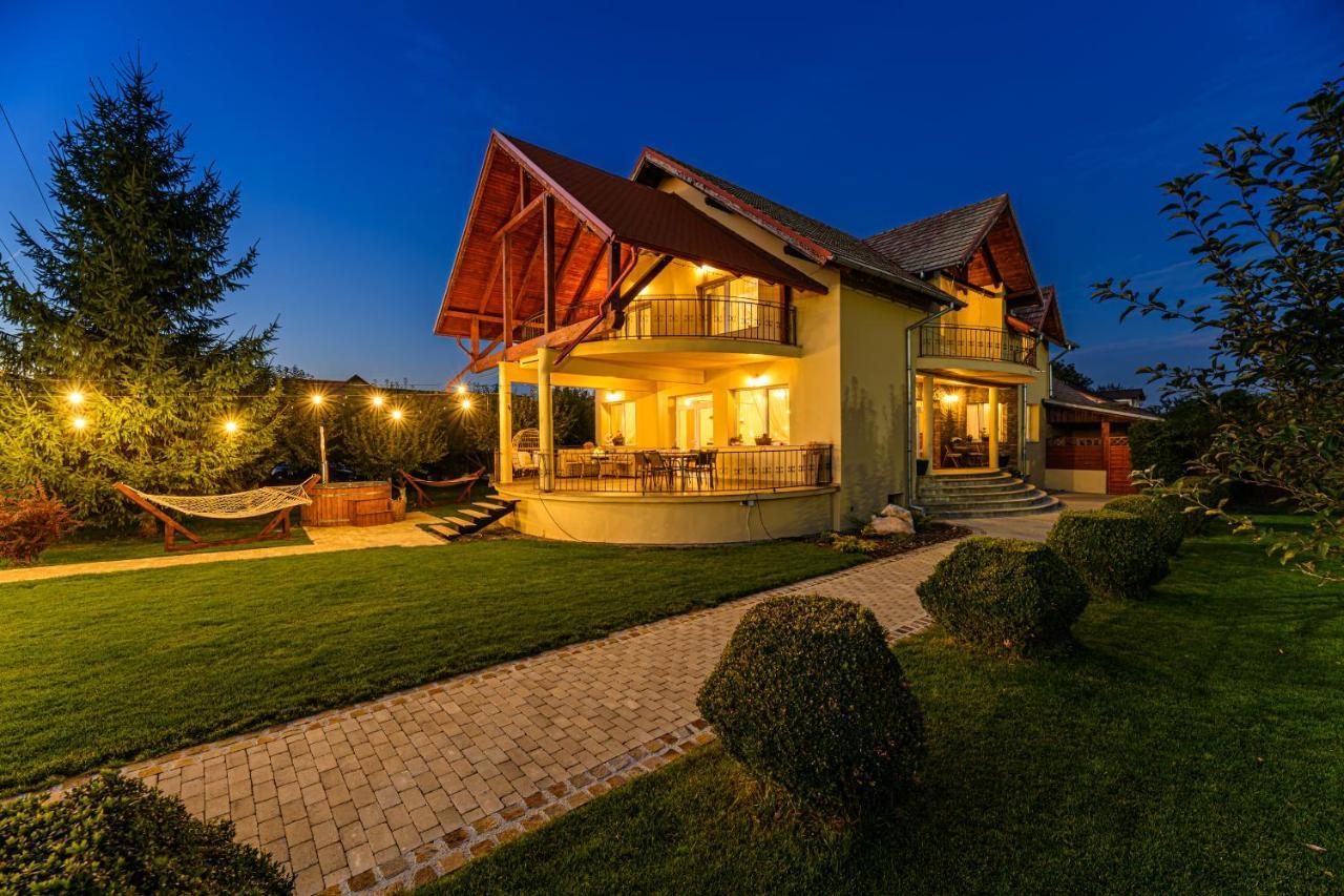 Orchard Villa Brasov Exterior photo